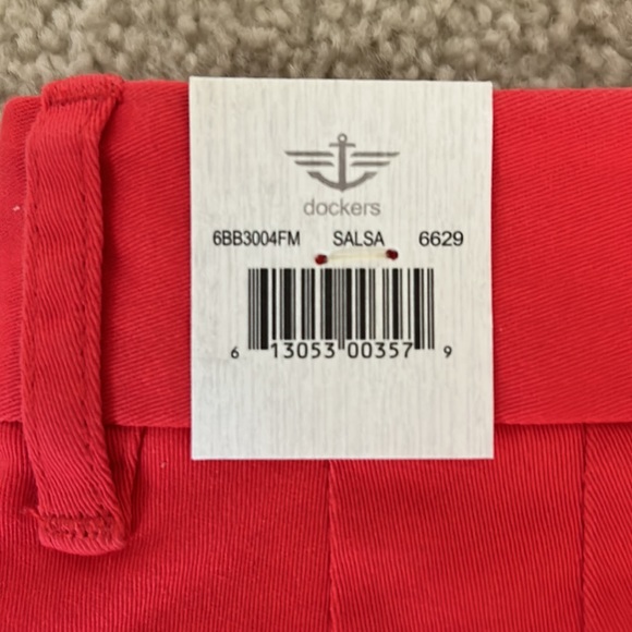 NWT Dockers Ideal Bermuda Woman’s Shorts Size 6 - Picture 6 of 15